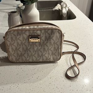 White Michael Kors crossbody bag